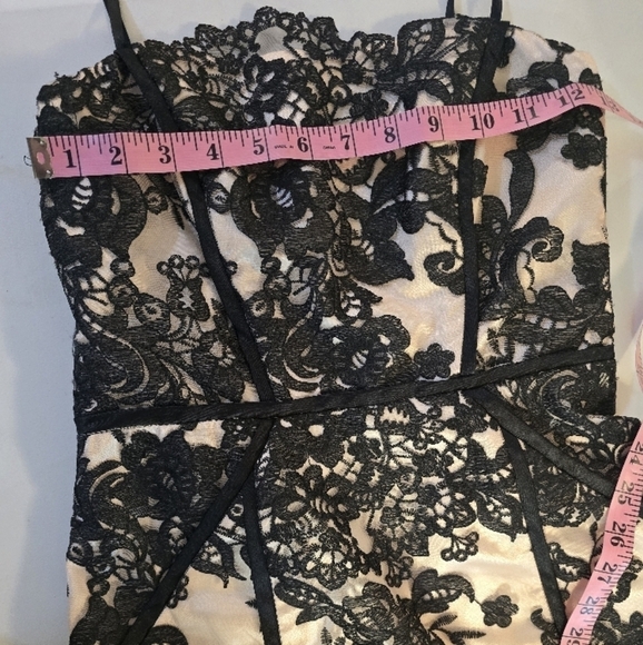 Decode Black and cream Strapless Maxi Gown size 2 Pre-Loved. - Picture 4 of 6